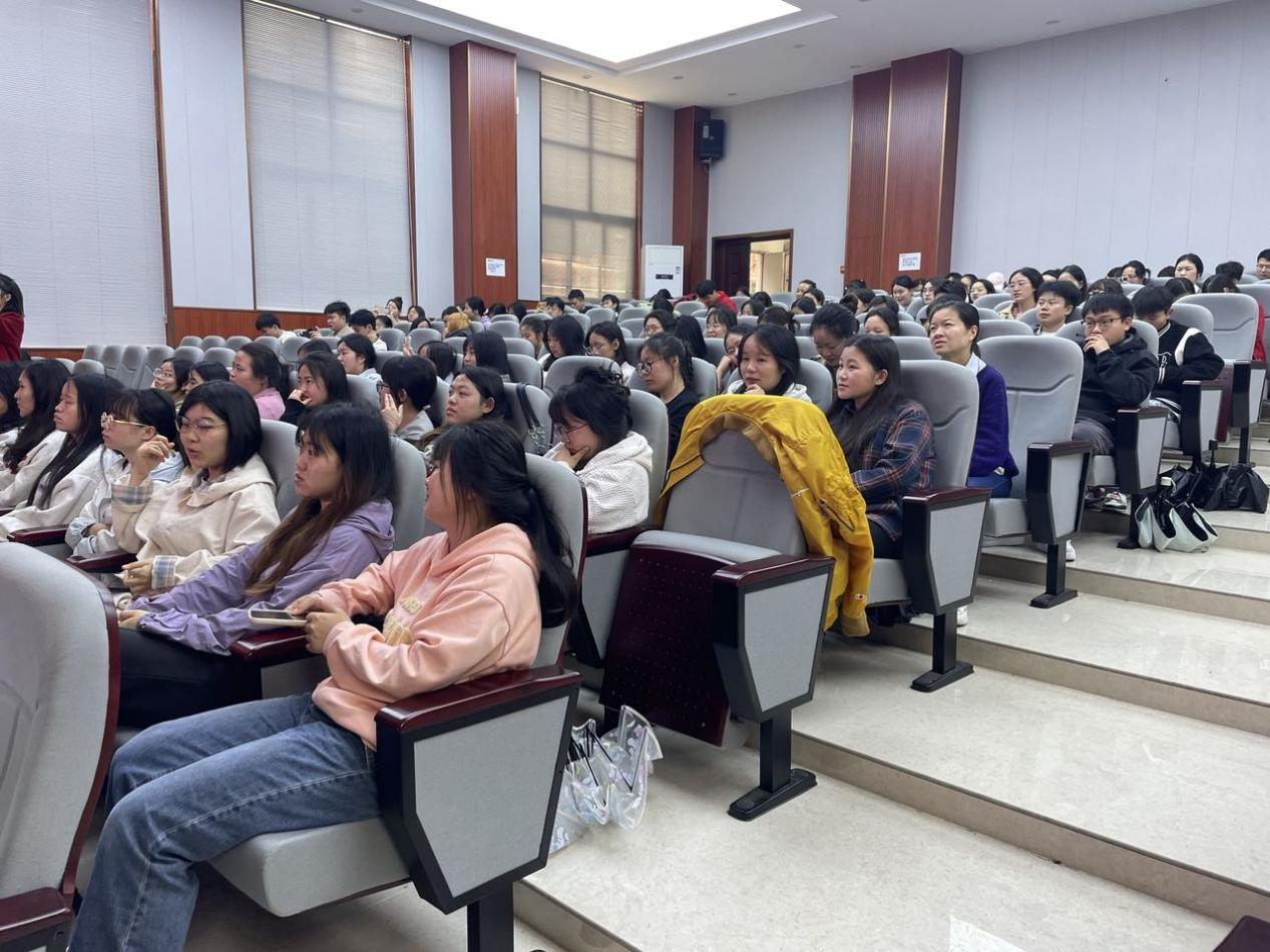 初等教育系举行2024届毕业生第二场招聘会2.png