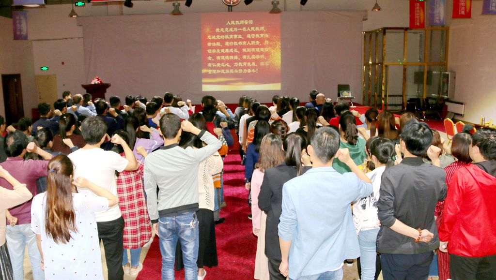 1536570721932653.jpg 学院隆重庆祝第三十四个教师节.jpg