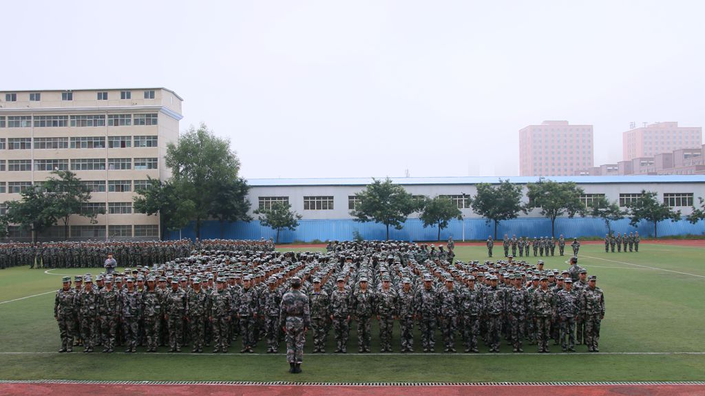 1537330093.jpg 开学典礼暨军训总结表彰大会10.jpg