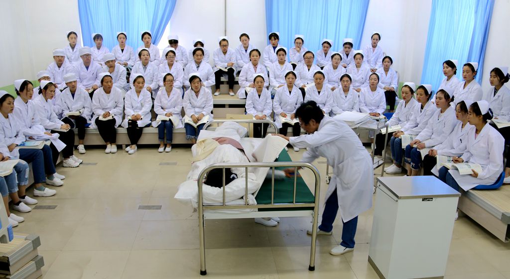 1541750877.jpg 国际足联世界杯开展实践教学观摩活动2.jpg