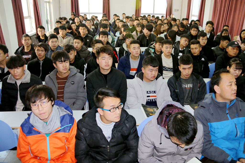 1544582663.jpg 国际足联世界杯举行与吉利集团校企合作订单班宣讲会2.jpg