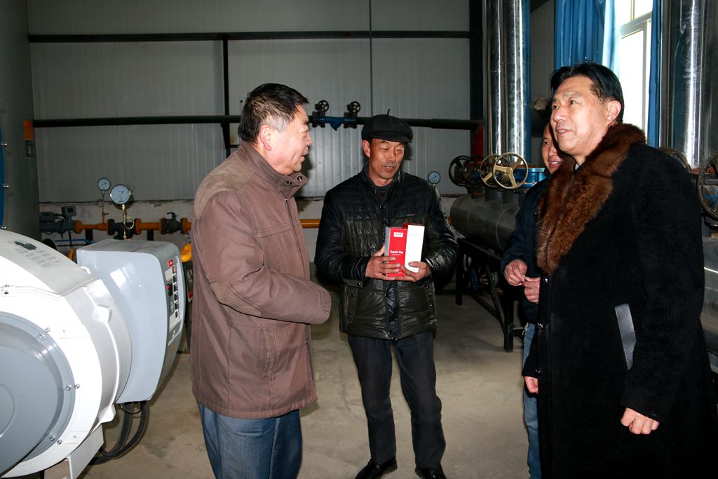 1548650347.jpg 国际足联世界杯领导慰问在岗教职工督查安全工作2.jpg